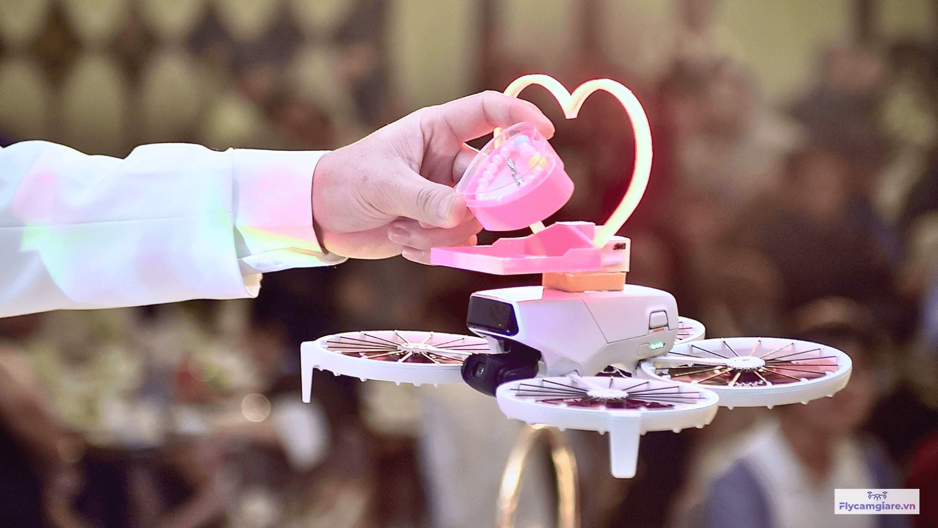 Trao Nhẫn Cưới Bằng Drone: Nghi Thức Cưới Ấn Tượng 2026
